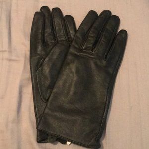 Leather driving gloves